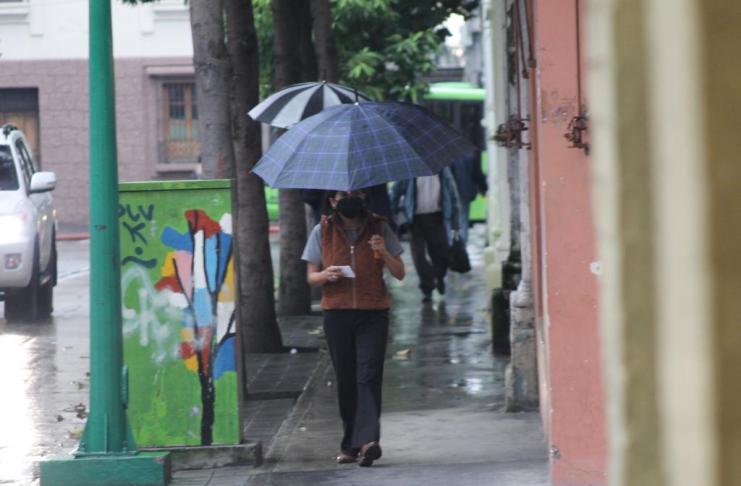 Lluvia en el sur del país, mientras en los departamentos del norte el clima será cálido, pronostica Insivumeh El Insivumeh no descarta lluvia por la tarde debido al ingreso de humedad de los dos océanos. Foto: La Hora