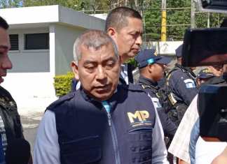 Rafael Curruchiche visita los allanamientos realizados en el Parque de la Industria. Foto La Hora/Esdras Laz