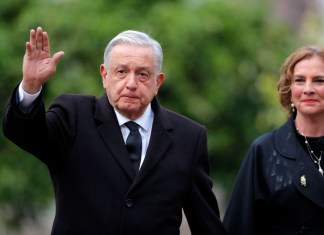 El presidente mexicano, Andrés Manuel López Obrador, dijo que en noviembre de 2023 anunció que no asistiría a una cumbre de Asia y el Pacífico en Estados Unidos en noviembre debido a una ruptura diplomática con Perú.