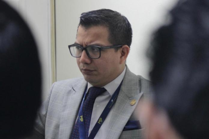 El agente fiscal de la Fiscalía de Asuntos Internos Noé Nehemías Rivera Vásquez. 