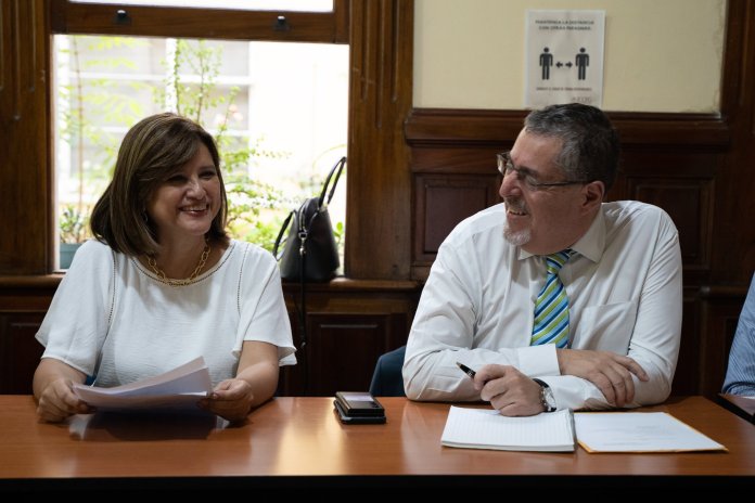 Karin Herrera y Bernardo Arévalo, binomio presidencial electo para el periodo 2024-2028.