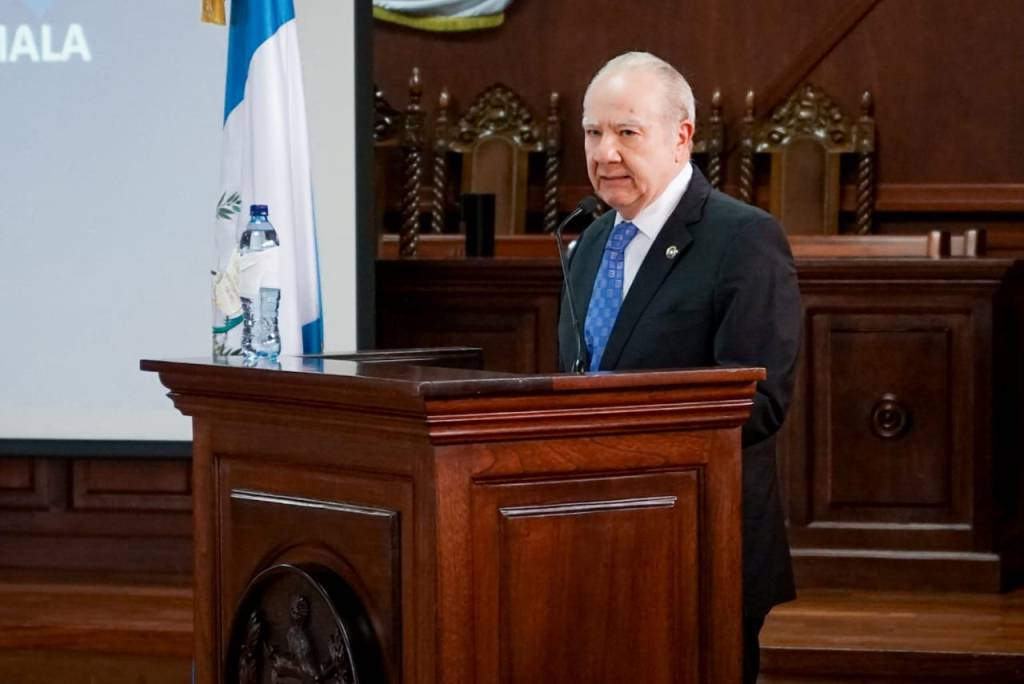 Roberto Molina Barreto.
