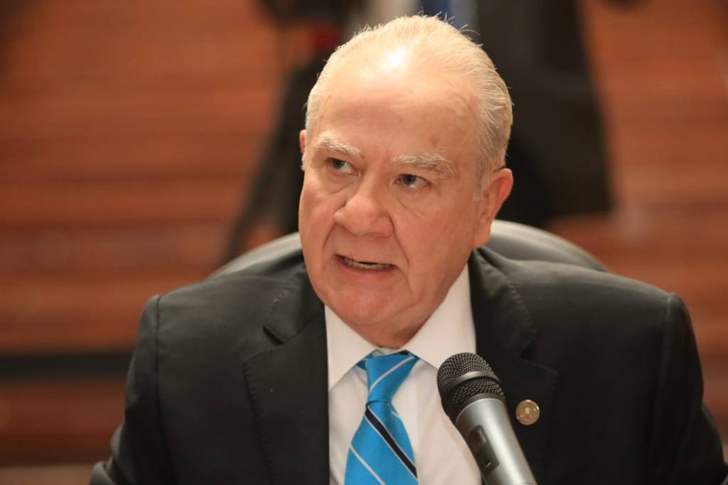 Roberto Molina Barreto, magistrado de la CC.