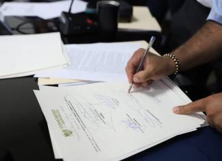 19 diputados de los 21 integrantes de la Comisión firmaron a favor del dictamen del Presupuesto 2024. Foto: Congreso de la República