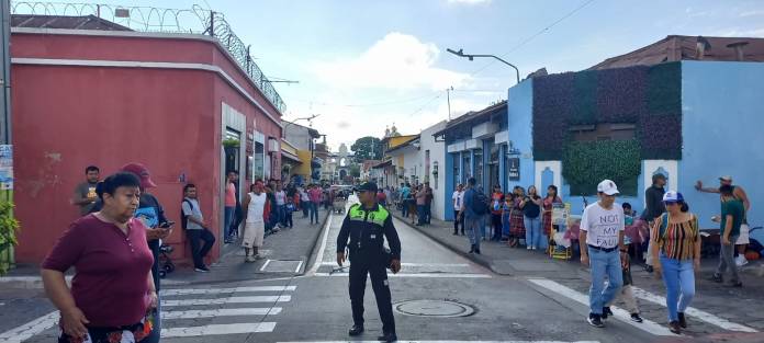 El intendente explicó que los cierres vehiculares se realizarán únicamente el 1 de noviembre en las calles y avenidas cercanas a los cementerios.