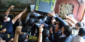 El 30 de septiembre, fiscales del MP extrajeron cajas electorales del TSE. Foto La Hora TSE
