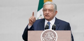 El presidente mexicano Andrés Manuel López Obrador habla durante una conferencia en el Zócalo, en la Ciudad de México, el 1 de julio de 2023. (AP Foto/Aurea Del Rosario, Archivo)