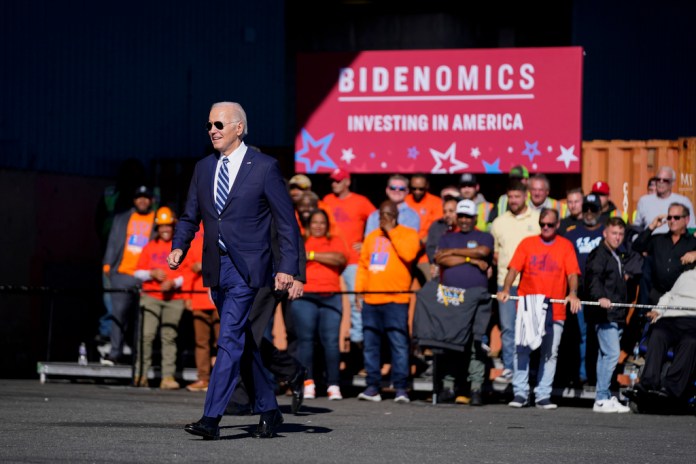 El presidente Joe Biden en la Tioga Marine Terminal en Filadelfia,
