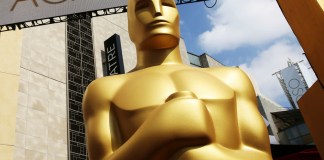 Una estatua del Oscar fuera del Teatro Dolby para la 87a entrega de los Premios de la Academia. Foto La Hora/AP
