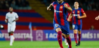 Ilkay Gundogan del Barcelona controla el balón en el encuentro ante el Athletic Bilbao en la liga española el domingo 22 de octubre del 2023.
