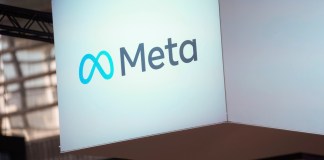 El logo de Meta en una feria comercial.