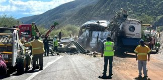 Dieciséis migrantes, originarios de Venezuela y Haití, murieron y otros 29 resultaron heridos al volcar un autobús en el estado sureño de Oaxaca,