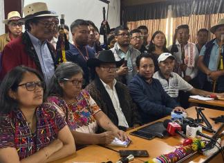 Conferencia de prensa con las autoridades indígenas durante esta mañana.