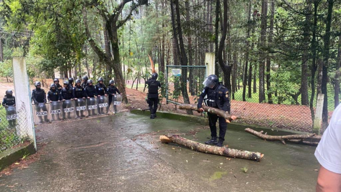 La CC pide a las autoridades que en un plazo de seis horas liberen el lugar.