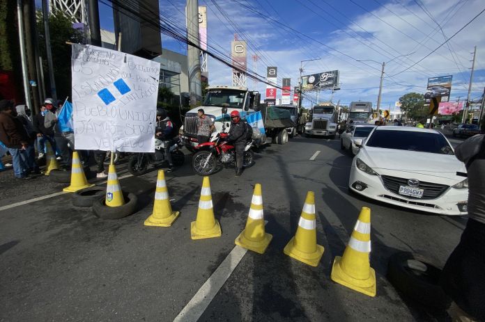 Durante ocho días consecutivos, guatemaltecos han realizado bloqueos en diferentes puntos del país. Foto La Hora/José Orozco