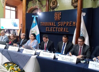 Los magistrados del TSE participaron en la reunión con fiscales de partidos políticos en donde conversaron sobre el establecimiento de la Comisión de Modernización. Foto La Hora/Cristóbal Véliz