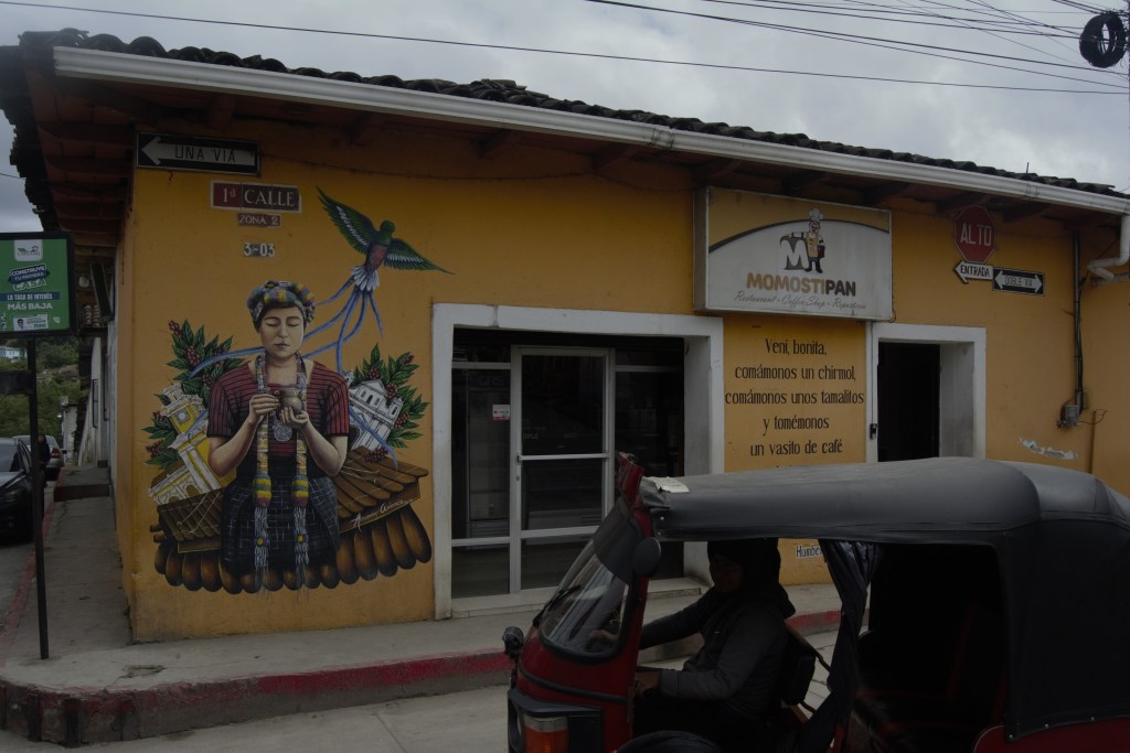 Momostipan es el sueño de Ángel ahora, es una panadería famosa donde cada visitante a ese lugar puede pasar a tomar una taza de café. De buen café. 