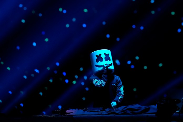 El dj Marshmello durante su presentación en la ceremonia inaugural de los Juegos Centroamericanos y del Caribe en San Salvador, Foto La Hora/AP