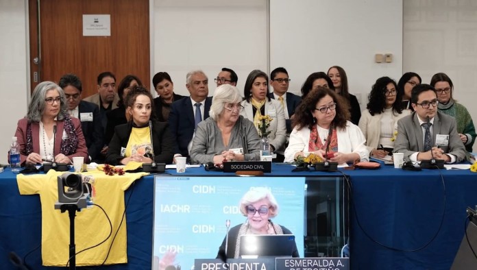 Exoperadores de justicia exiliados en el extranjero, en una audiencia celebrada ante la Comisión Internacional de Derechos Humanos