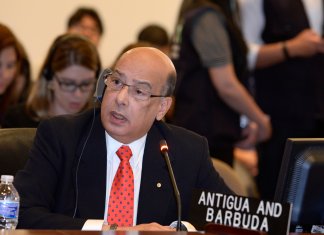 El presidente del Consejo Permanente de la Organización de Estados Americanos (OEA), Ronald Michael Sanders,