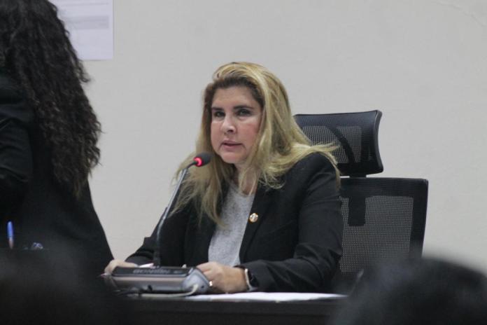 La jueza Eva Recinos, el 23 de noviembre, en la resolución de Cooptación del Estado. Créditos: José Orozco / La Hora.