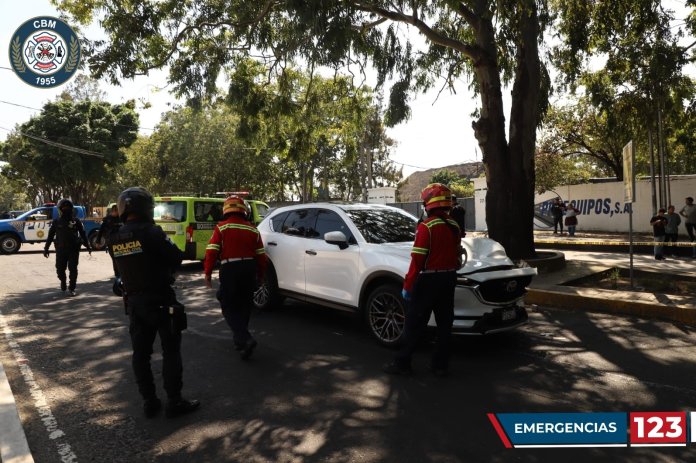 Bomberos Municipales encuentran mujer fallecida en Calzada Atanasio Tzul. Crédito: Bomberos Municipales. Foto La Hora/Bomberos Municipales