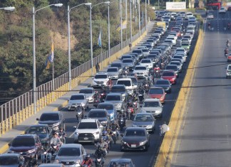 Las autoridades de la Policía Municipal de Tránsito (PMT) aseguran que a finales de febrero circularán más de 1 millón 200 mil vehículos en la ciudad.