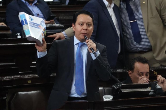 El diputado Candido Leal de VAMOS defiende en su intervención el proyecto de presupuesto aprobado por la Comisión que preside.