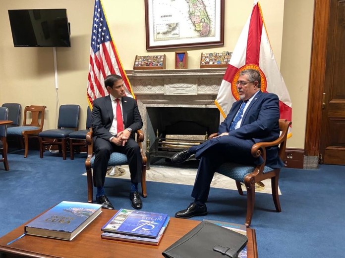 El presidente electo Bernardo Arévalo se reunió con el senador republicano Marco Rubio.