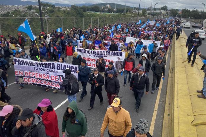 Los manifestantes salieron desde varios puntos de la ciudad capital rumbo a la zona 1 de la ciudad capital.