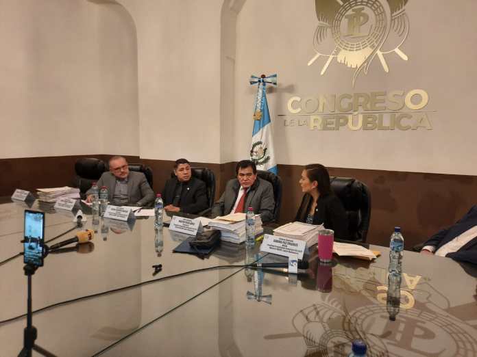 La comisión pesquisidora contra el ministro de Comunicaciones, Javier Maldonado, realiza su primera reunión.