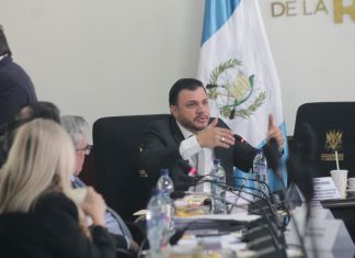 El diputado Douglas Rivero muestra interés por agilizar el informe de la comisión pesquisidora contra los magistrados del TSE.