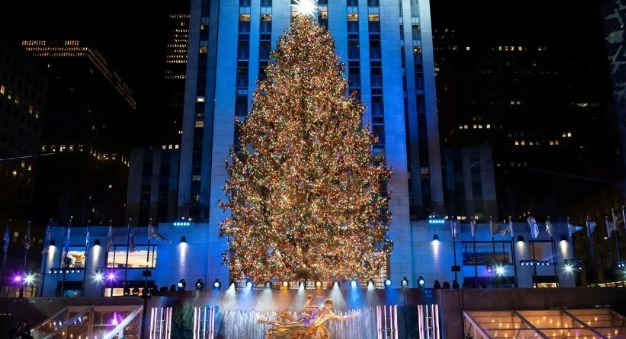 La Navidad comienza en Nueva York con el tradicional encendido del árbol del Rockefeller Center.