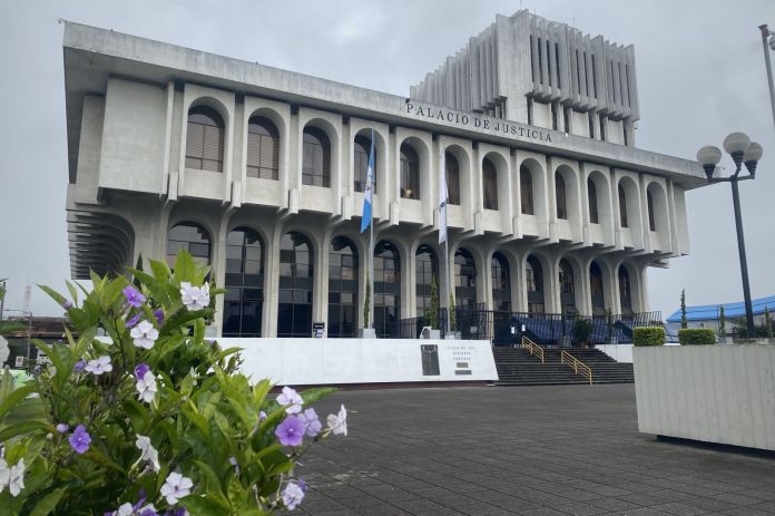 El Palacio de Justicia y Torre de Tribunales. Créditos: José Orozco / La Hora