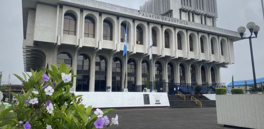 El Palacio de Justicia y Torre de Tribunales. Créditos: José Orozco / La Hora