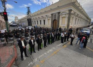 Un total de 2 mil 300 agentes se encuentran en resguardo del Congreso este 16 de noviembre de 2023. (Foto La Hora: José Orozco)