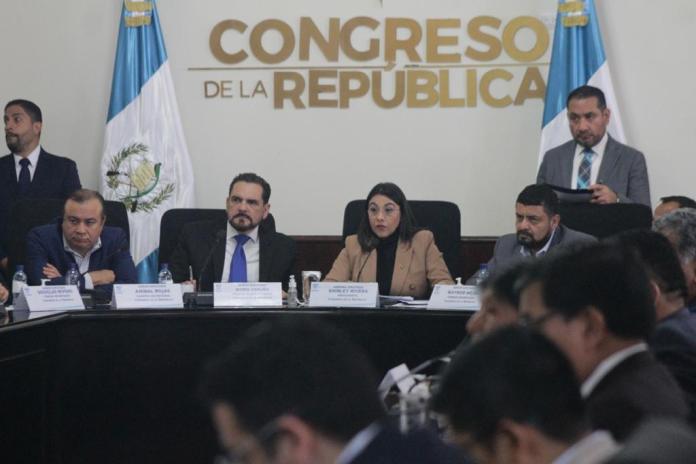 La presidenta del Congreso, Shirley Rivera informó que por medio de un amparo solicitaron al Ministerio de Gobernación salvaguardar la integridad de los diputados.