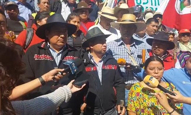 Autoridades indígenas ofrecieron una conferencia este 21 de noviembre.