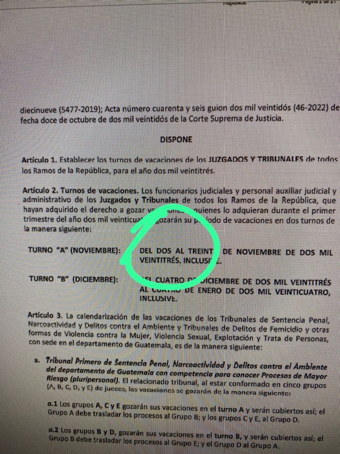 En un documento se establece las disposiciones sobre vacaciones en el OJ.