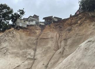 Elementos de varias instituciones participan en las labores de búsqueda de los afectados por el deslizamiento de tierra en la zona 3 de la capital.