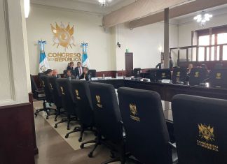 Salón en el cual se reúne la comisión pesquisidora en contra de los magistrados del Tribunal Supremo Electoral (TSE) sin la presencia de los funcionarios electorales, quienes se excusaron de acudir.