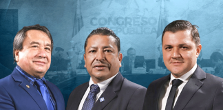 En la imagen los diputados Julio Longo, Flavio Muñoz y Douglas Rivero, quienes votaron a favor de recomendar el retiro de la inmunidad a los magistrados del TSE.
