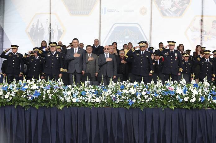 Acto de clausura del VII Curso de Formación de Oficiales Terceros de Policía y el Diplomado en Ciencias Policiales. 