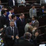 Diputados del Congreso de la República celebran el retiro del derecho de antejuicio a cuatro magistrados del Tribunal Supremo Electoral (TSE), el pasado 30 de noviembre.