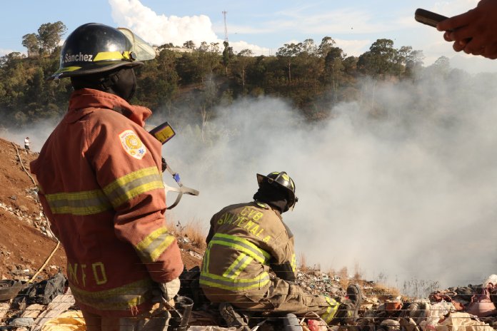 Bomberos Voluntarios.