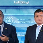 En la foto, el presidente Alejandro Giammattei y el vicepresidente, Guillermo Castillo, ambos llegarán al Parlaren al terminar su mandato.