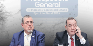 En la foto, el presiente electo, Bernardo Aévalo y el presidente, Alejandro Giammattei.