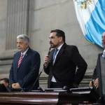 La sesión legislativa en la cual fueron desaforados cuatro magistrados del Tribunal Supremo Electoral (TSE), realizada el 30 de noviembre pasado, fue encabezada por el diputado Boris España, primer vicepresidente del Congreso de la República (al centro), quien ganó la reelección.