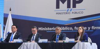 De izquierda a derecha: Miguel Ángel Ávila, secretario contra la Corrupción del MP; Ángel Pineda, Secretario General del MP; Rafael Curruchiche, jefe de la FECI; y Leonor Morales Lazo, fiscal de la FECI.