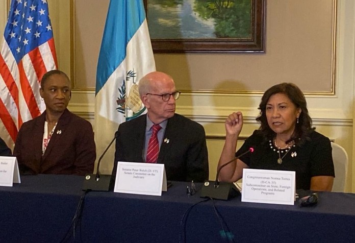 La congresista estadounidense Norma Torres le envió un mensaje al presidente Alejandro Giammattei.